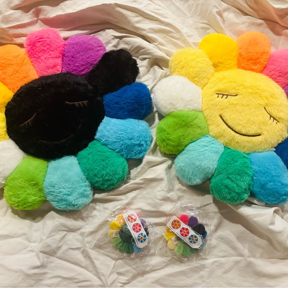 Takashi Murakami Rainbow Flower Bundle Set! - Picture 2 of 3